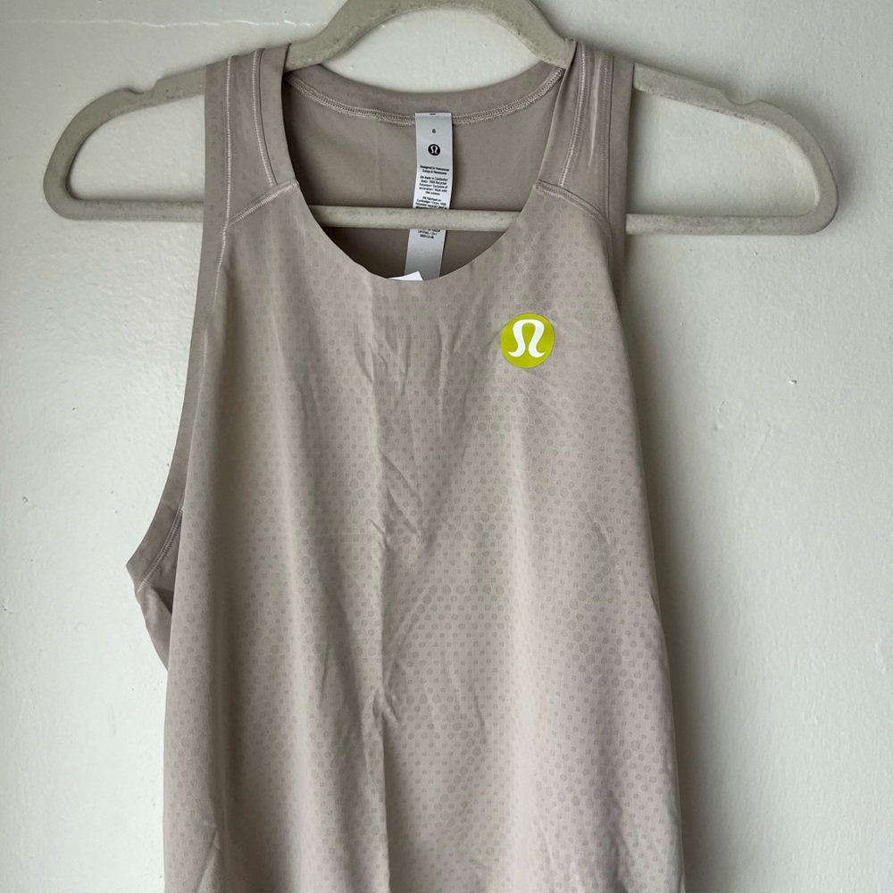 NWOT lululemon athletica Light Beige Tank Top with Lime Logo Size 8